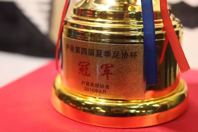 球队后卫表现稳定！福克斯上半场高效攻防贡献10分